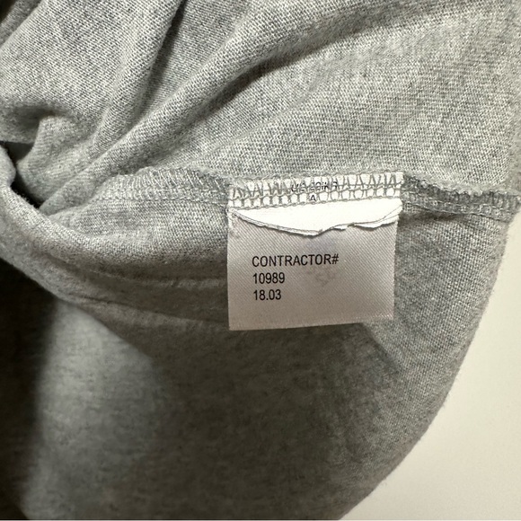 Calvin Klein Men’s Grey XL Box Logo Style Grey and Black Crewneck T-Shirt - Picture 6 of 6